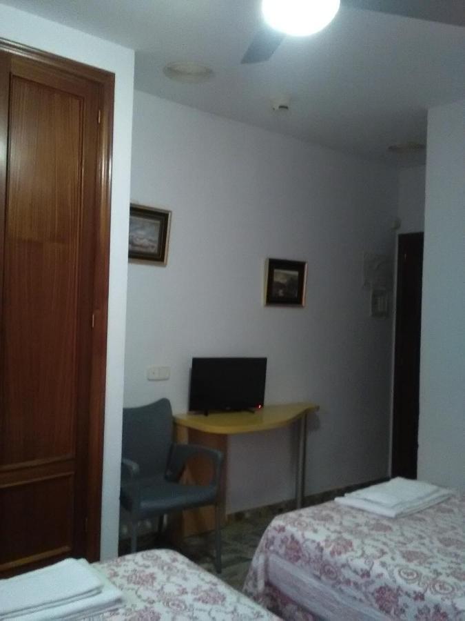 Hostal Restaurante El Cazador Nuévalos Exterior foto